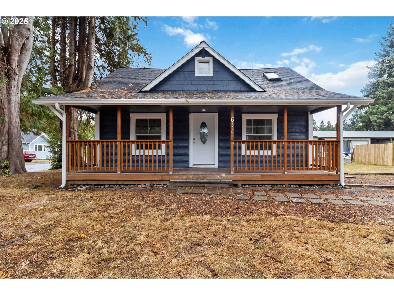Property Photo: 611 NE Pioneer Ave WA 98611
