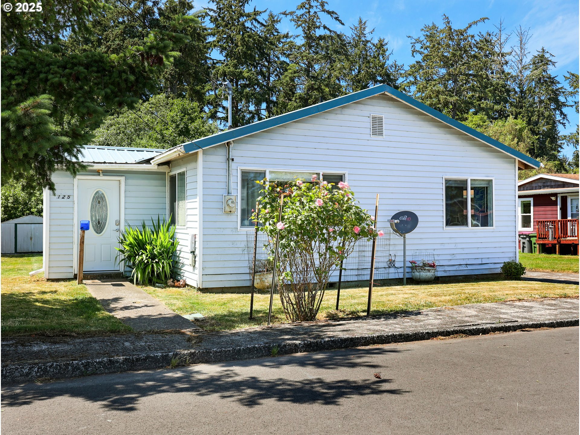 Property Photo: 125 SW Cedar Ave OR 97146
