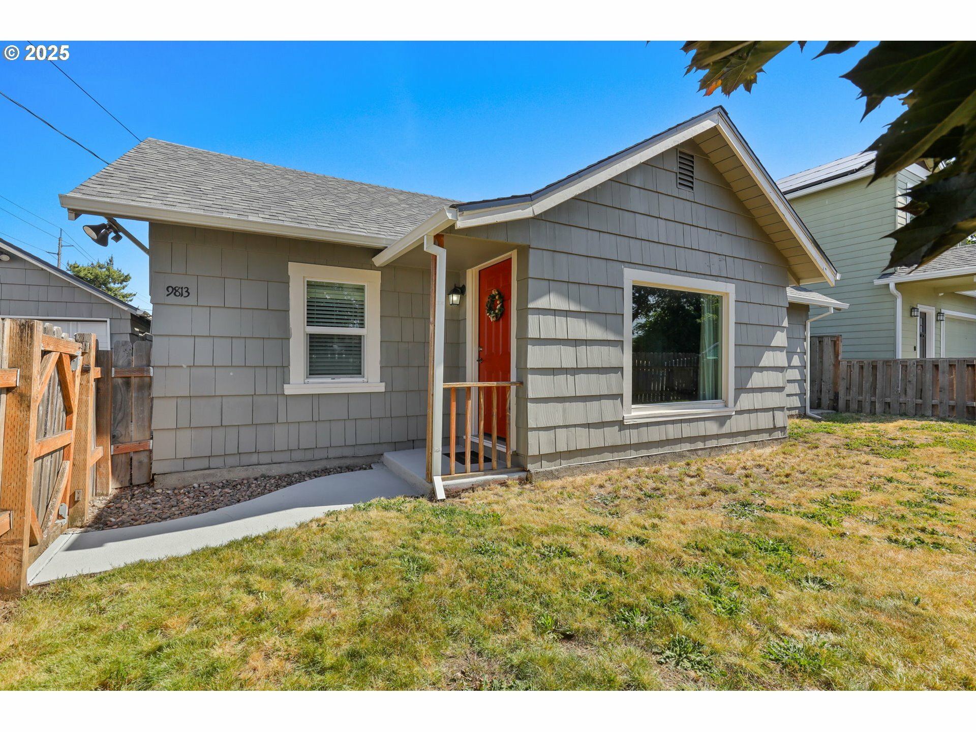 Property Photo:  9813 SE Citadel St  OR 97015 