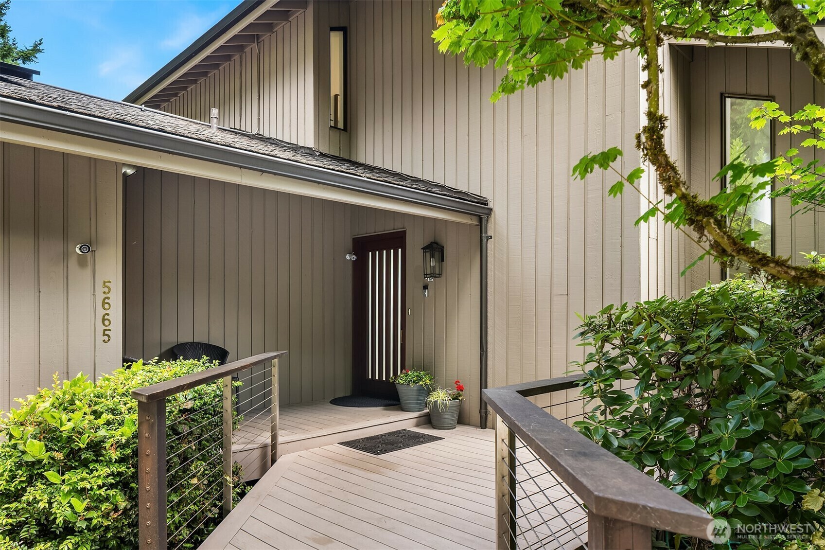 Property Photo: 5665 E Mercer Way WA 98040
