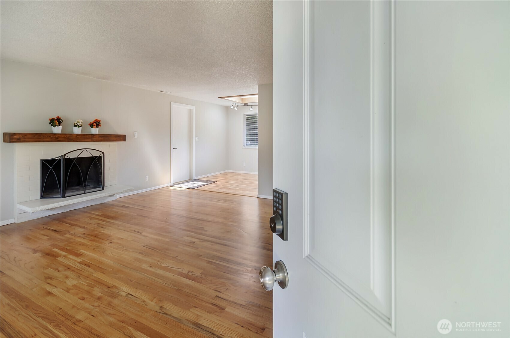 Property Photo: 30004 5th Avenue SW WA 98023