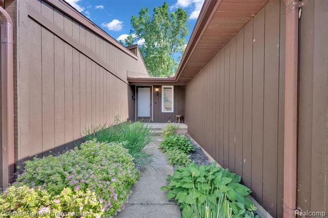 Property Photo:  210 Mary Street  MI 48433 