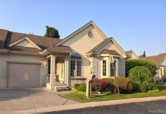 8 Hickory Court Unit 8  Dearborn Heights MI 48127 photo