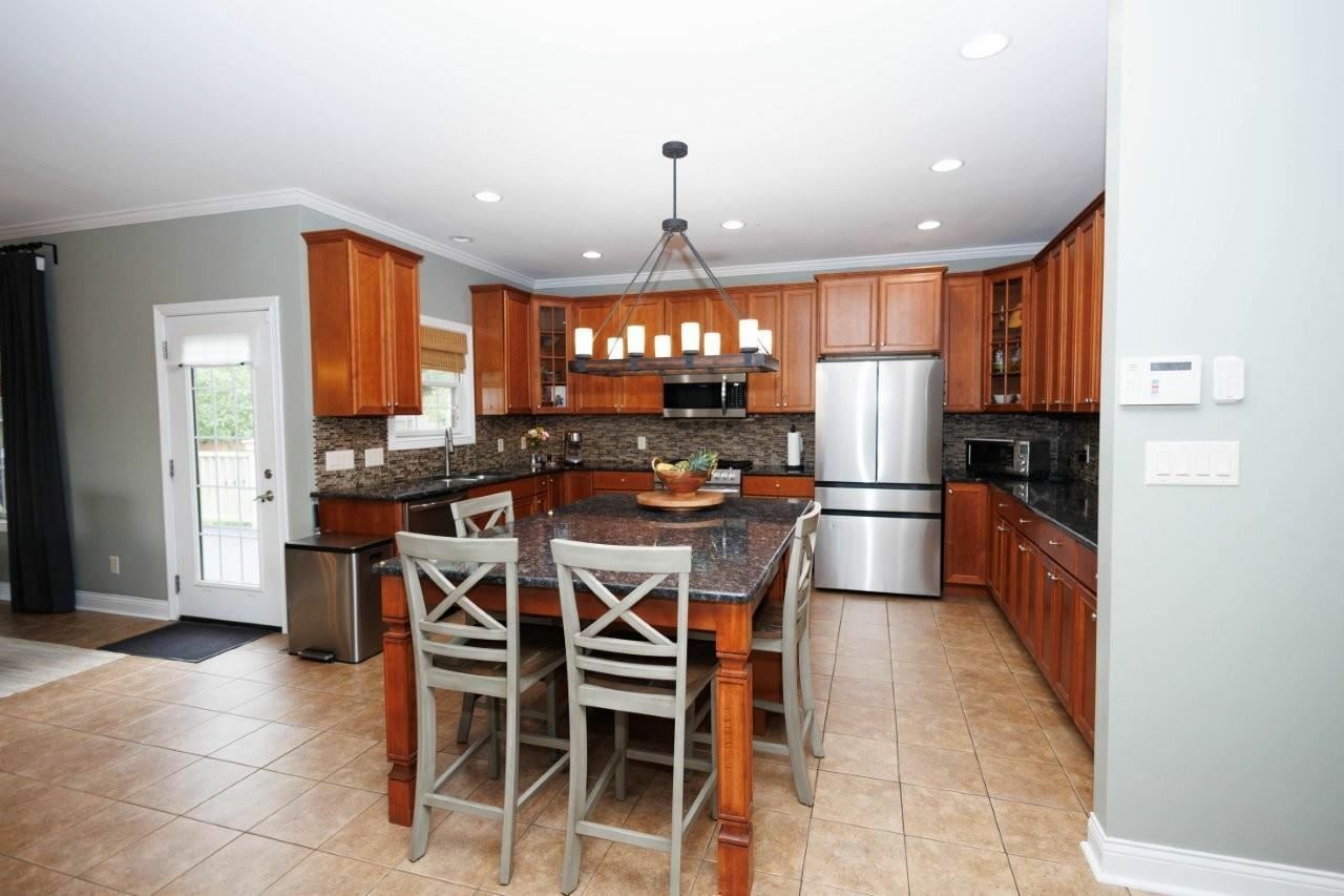 Property Photo: 1070 Radcliff Court IN 47374