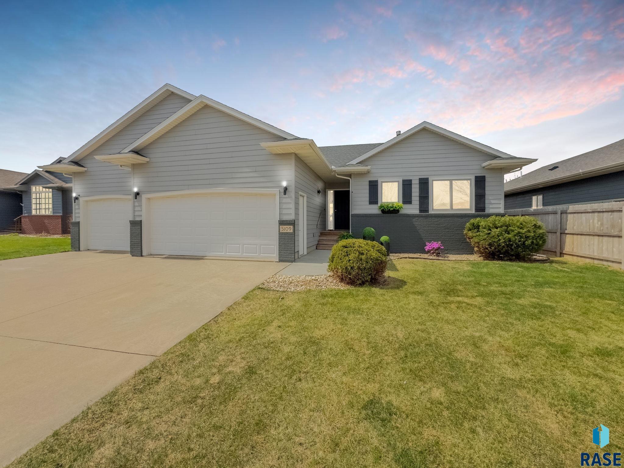 Property Photo: 5109 Manchester Ct SD 57108