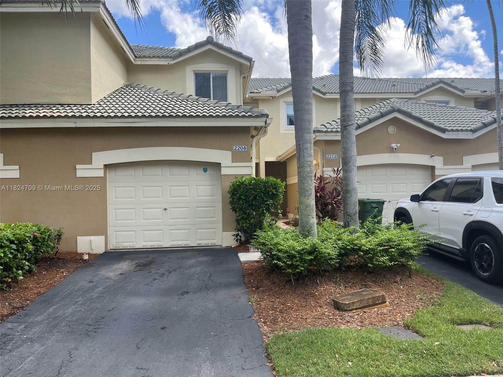 Property Photo: 2208 Ensenada Ter 2208 FL 33327