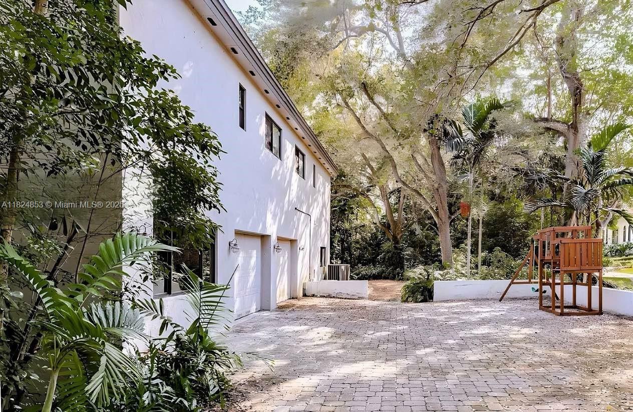 Property Photo: 11300 SW 94th Ave FL 33176