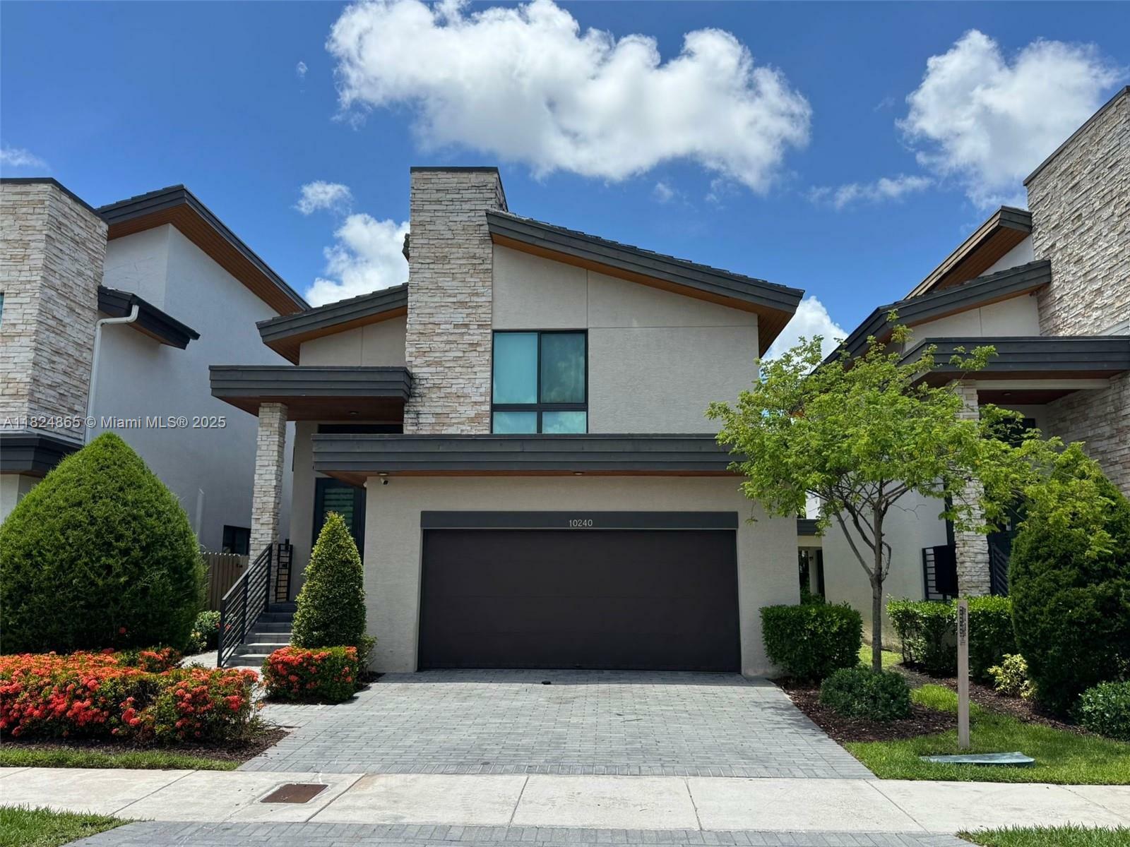 10240 NW 76th Ter  Doral FL 33178 photo