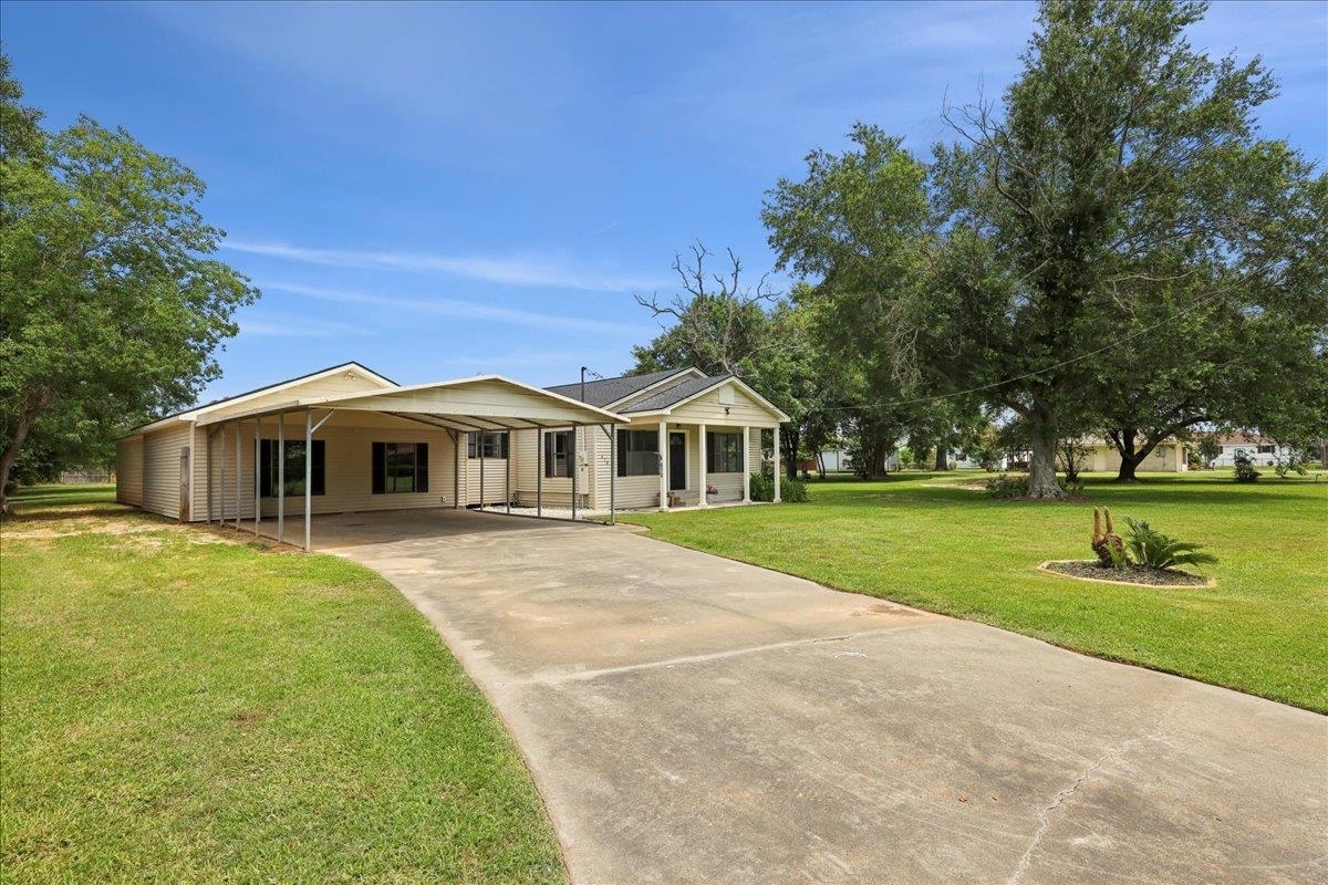 Property Photo: 670 Middleton TX 77611