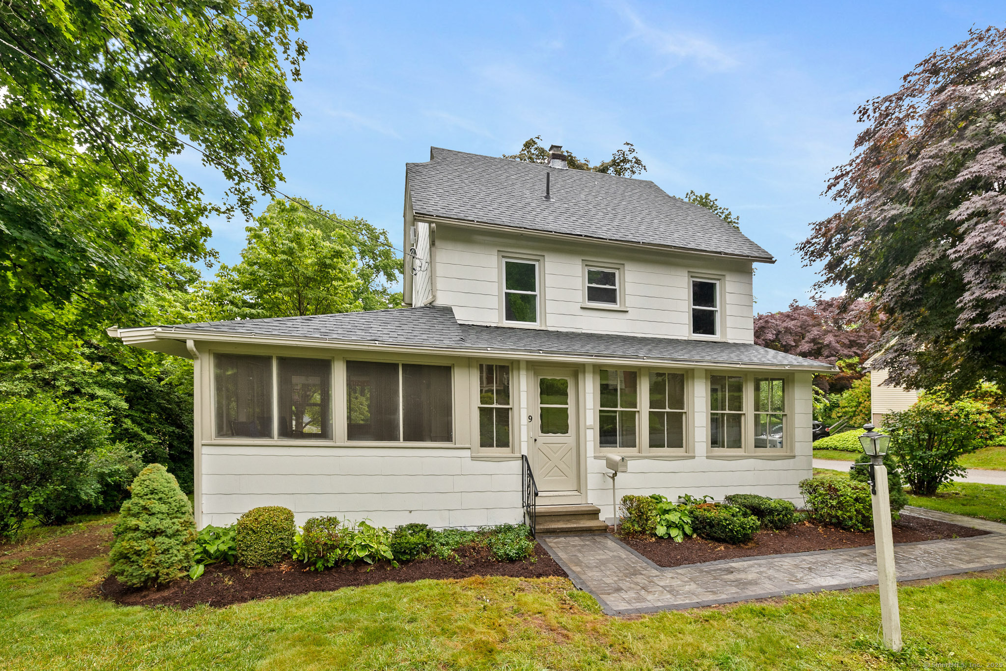 Property Photo:  9 Village Street  CT 06040 