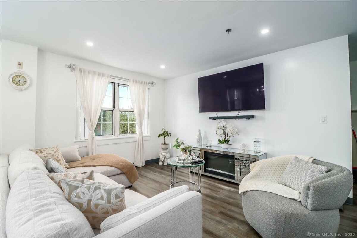 Property Photo: 59 Courtland Avenue Apt 3Q CT 06902