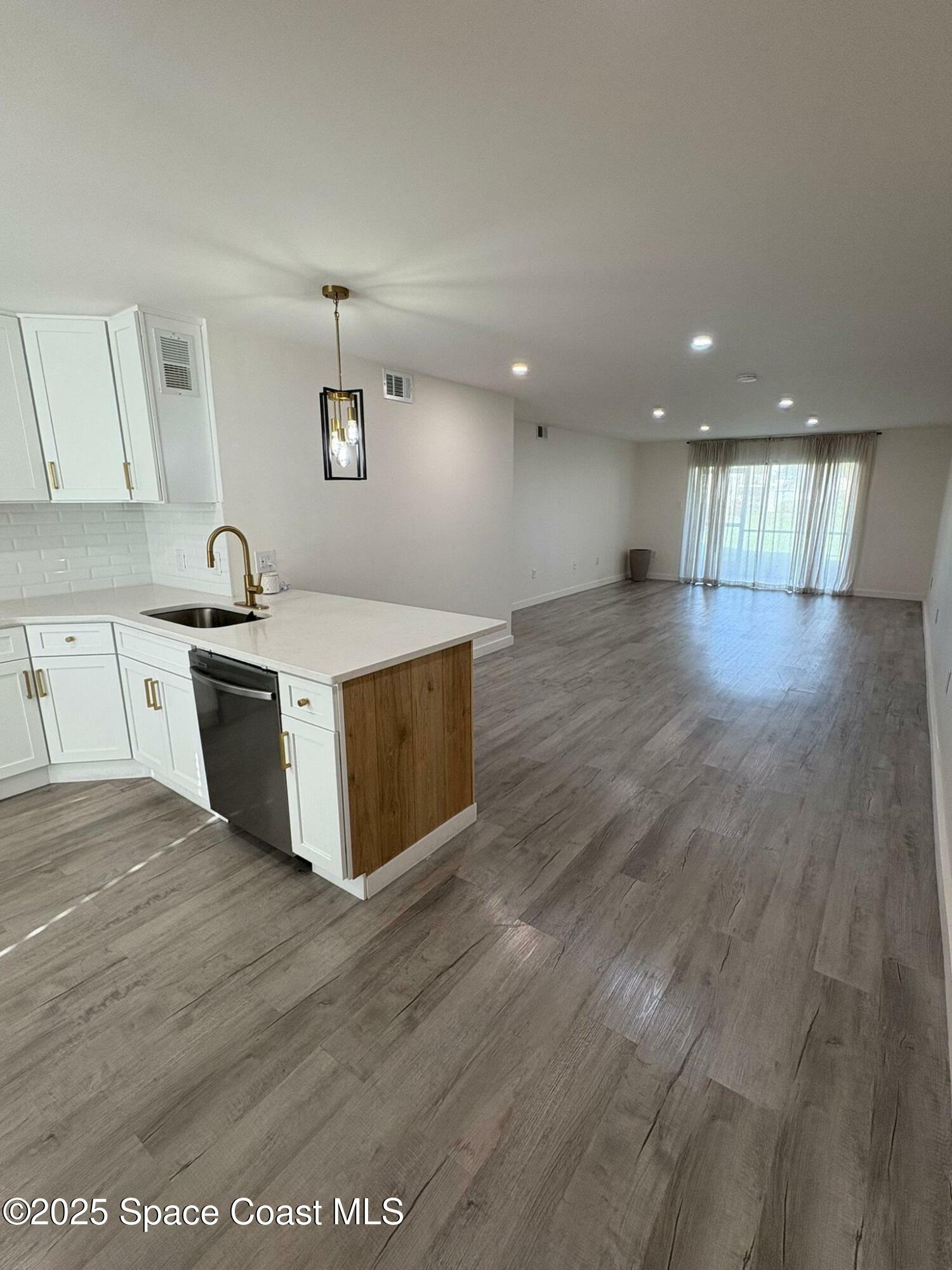 Property Photo: 1515 Huntington Lane FL 32955