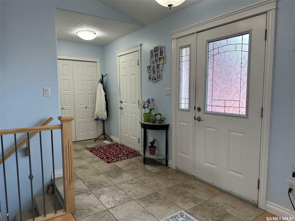 Property Photo:  742 Hargreaves Crescent  SK S7R 0H2 