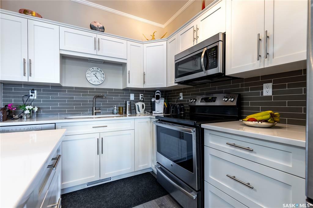 Property Photo: 545 Hassard Close 215 SK S7L 6V3