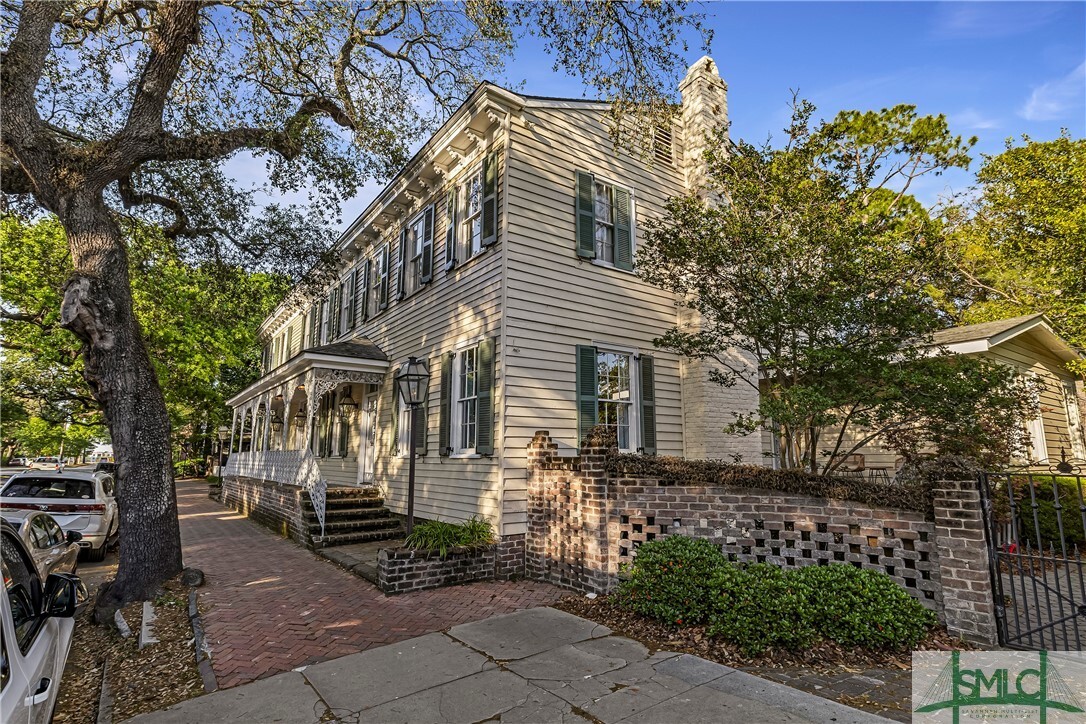 Property Photo: 52-56 E Broad Street GA 31401