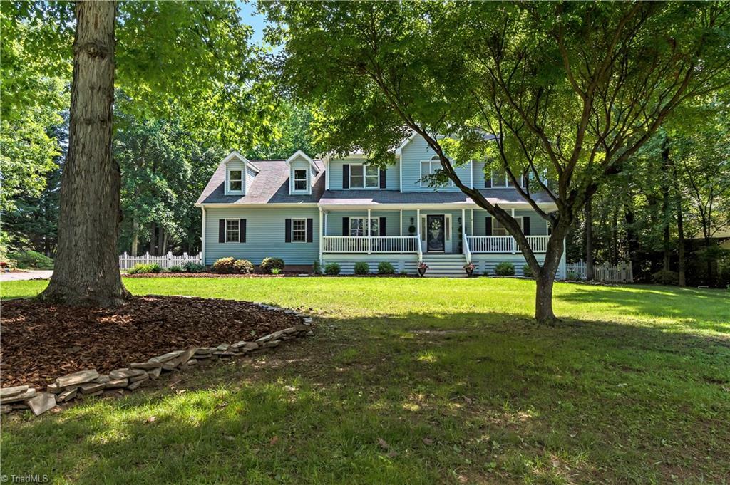 Property Photo: 462 Ridgeway Lane NC 27295