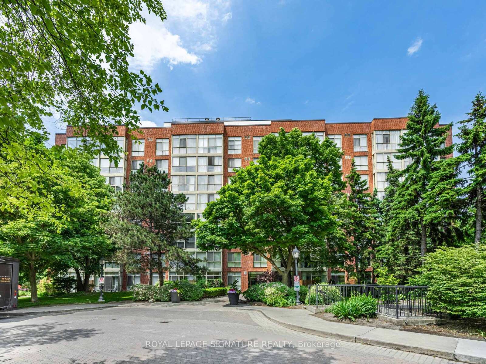 Property Photo: 24 Southport Street 450 ON M6S 4Z1