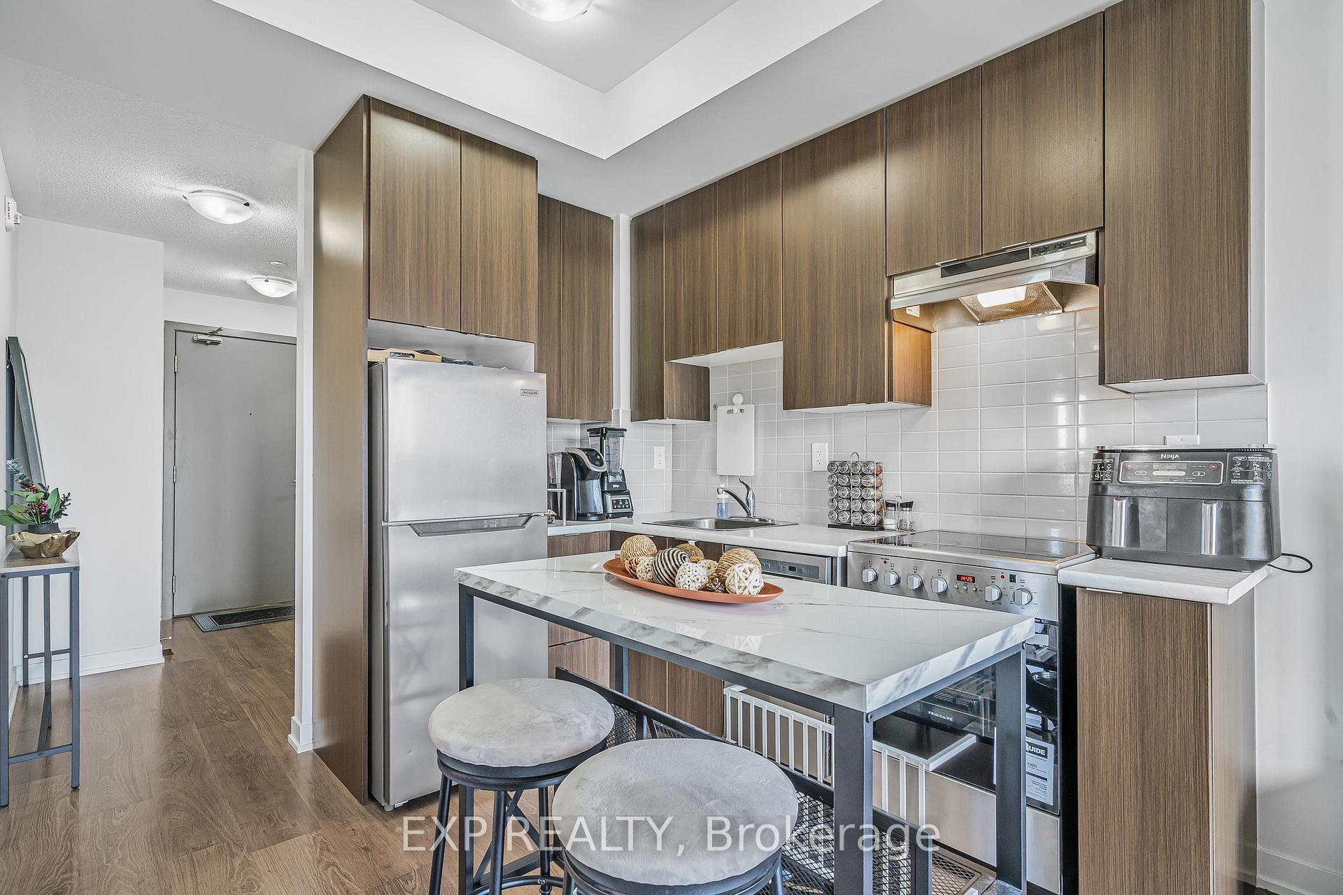 Property Photo: 20 Orchid Place Drive 404 ON M1B 0E1