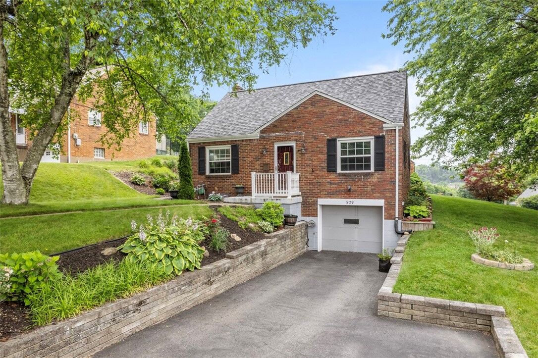 Property Photo: 929 Edward Drive PA 15227