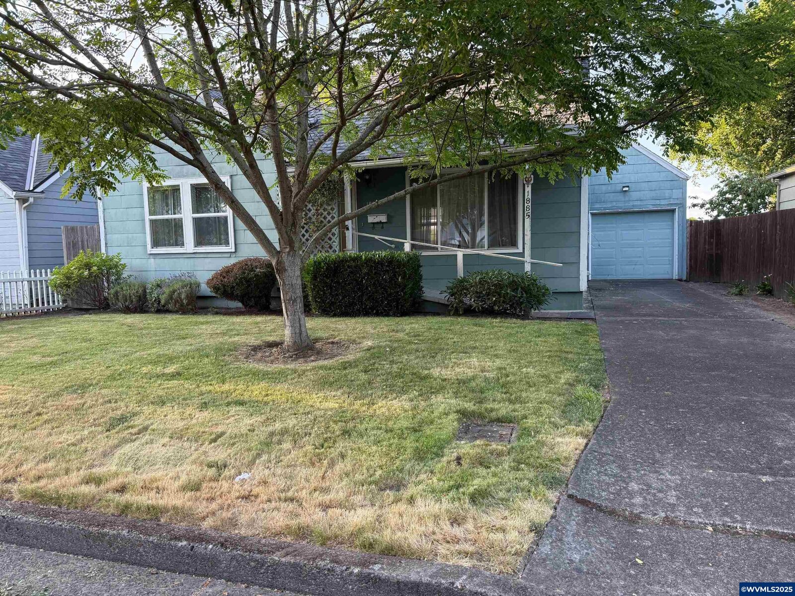 Property Photo: 1885 NE Garfield St OR 97301