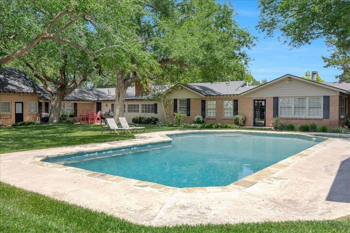 Property Photo:  100 S Avondale Street  TX 79106-4106 