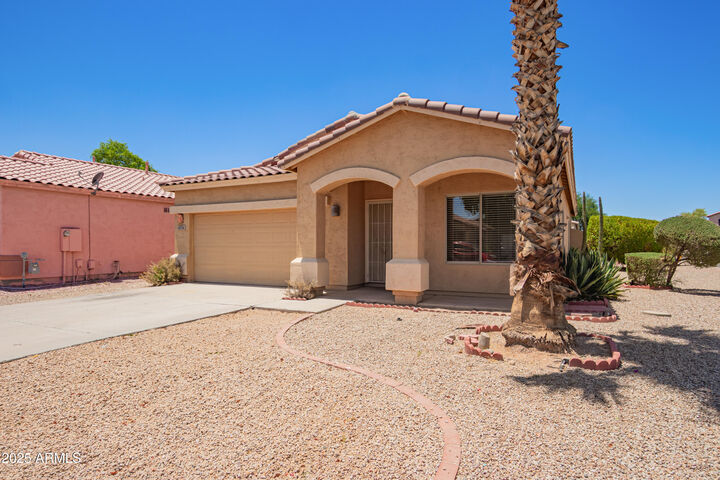 Property Photo: 674 E Renegade Place AZ 85143