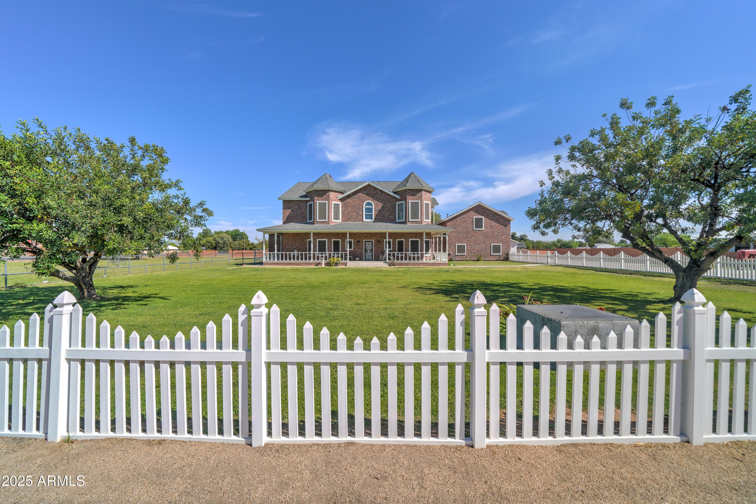Property Photo: 424 E Lehi Road 2 AZ 85203