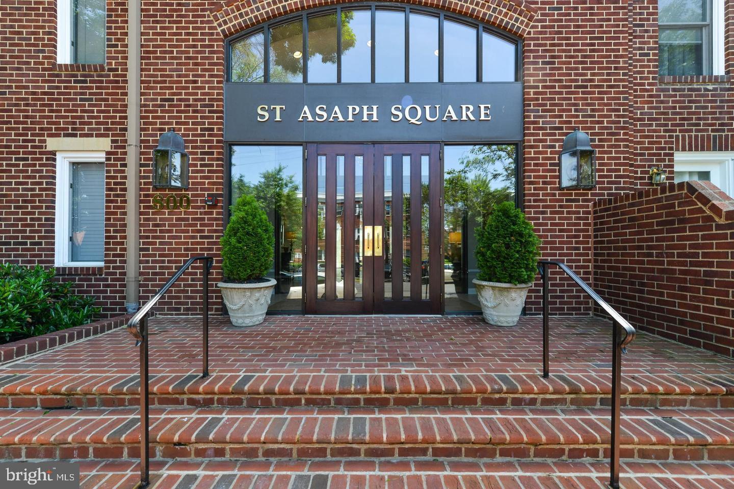 Property Photo: 801 S Pitt Street 325 VA 22314
