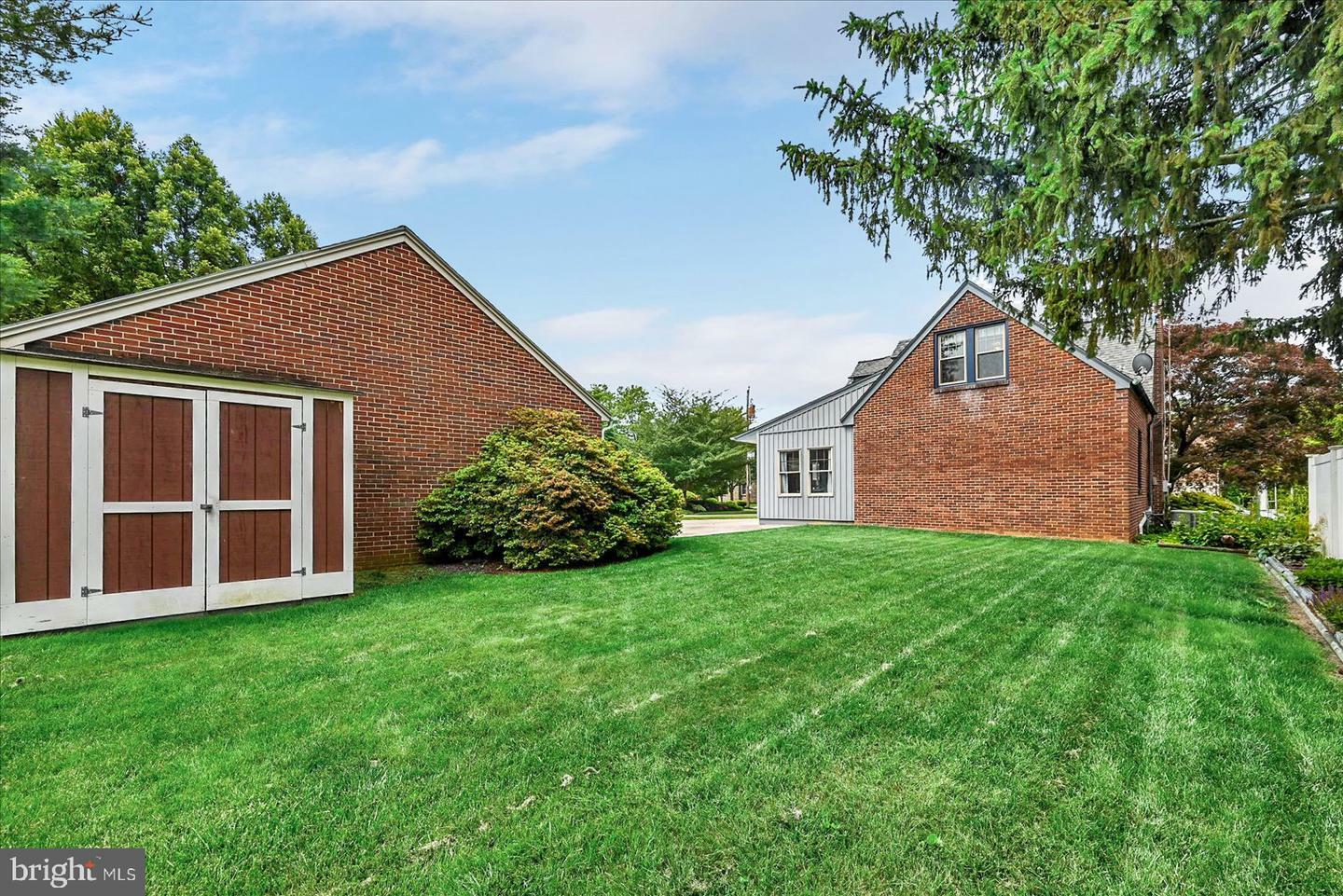 Property Photo: 29 S Rockburn Street PA 17402