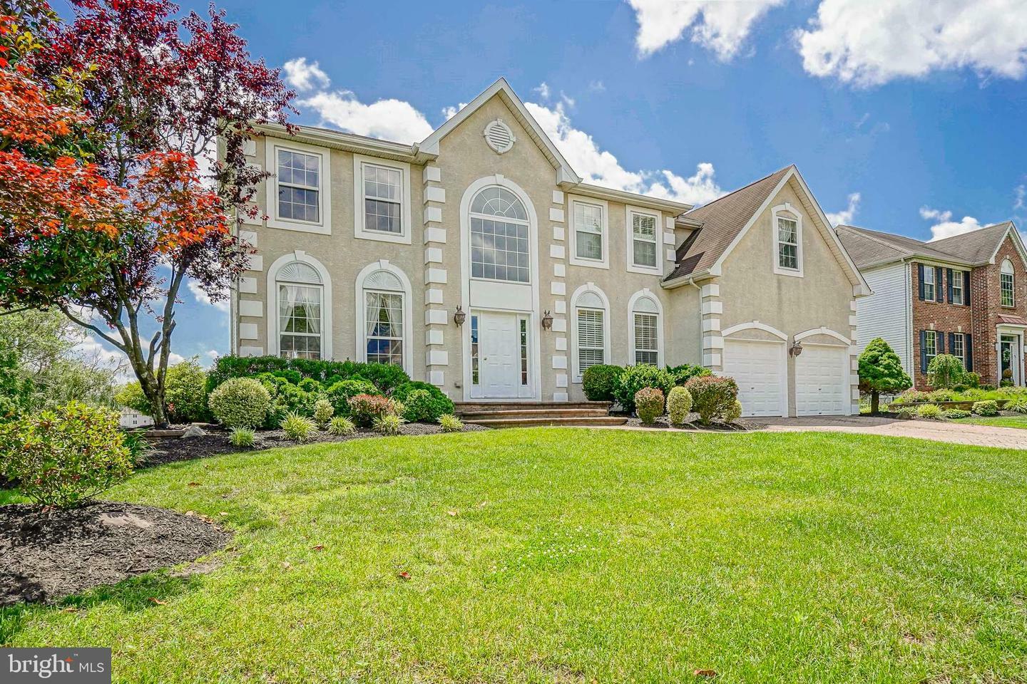 Property Photo:  8 Cove Court  NJ 08036 