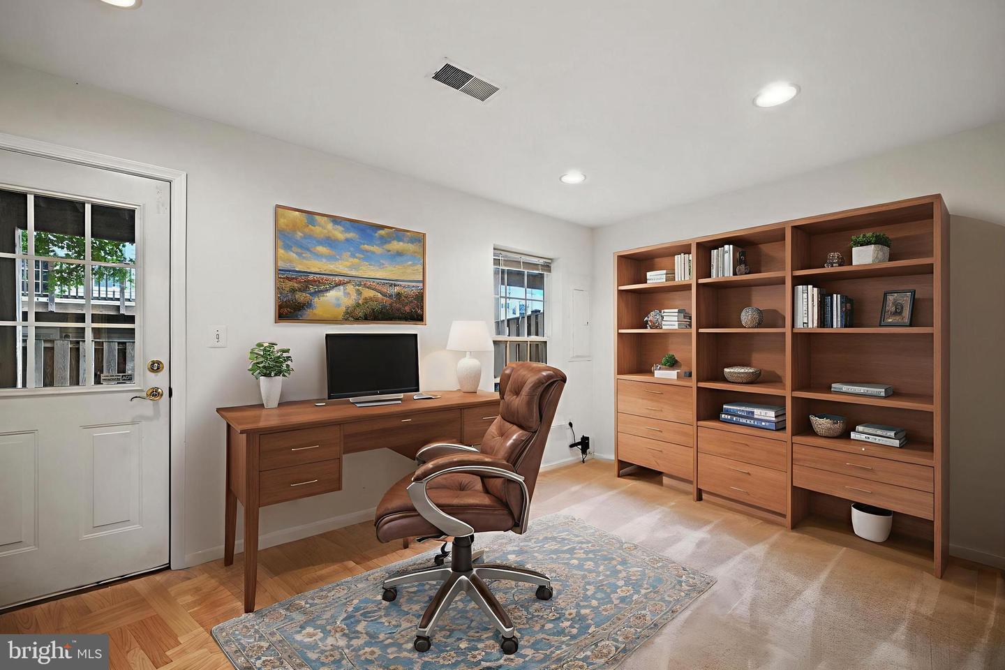 Property Photo: 6949 Banchory Court VA 22315