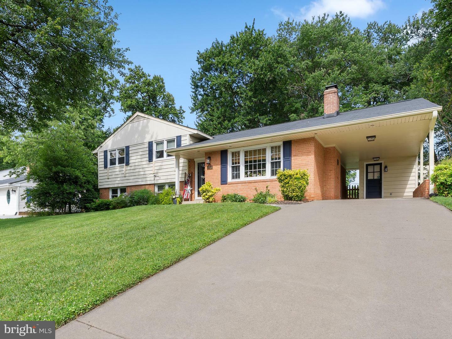Property Photo: 5208 Lindsay Street VA 22032