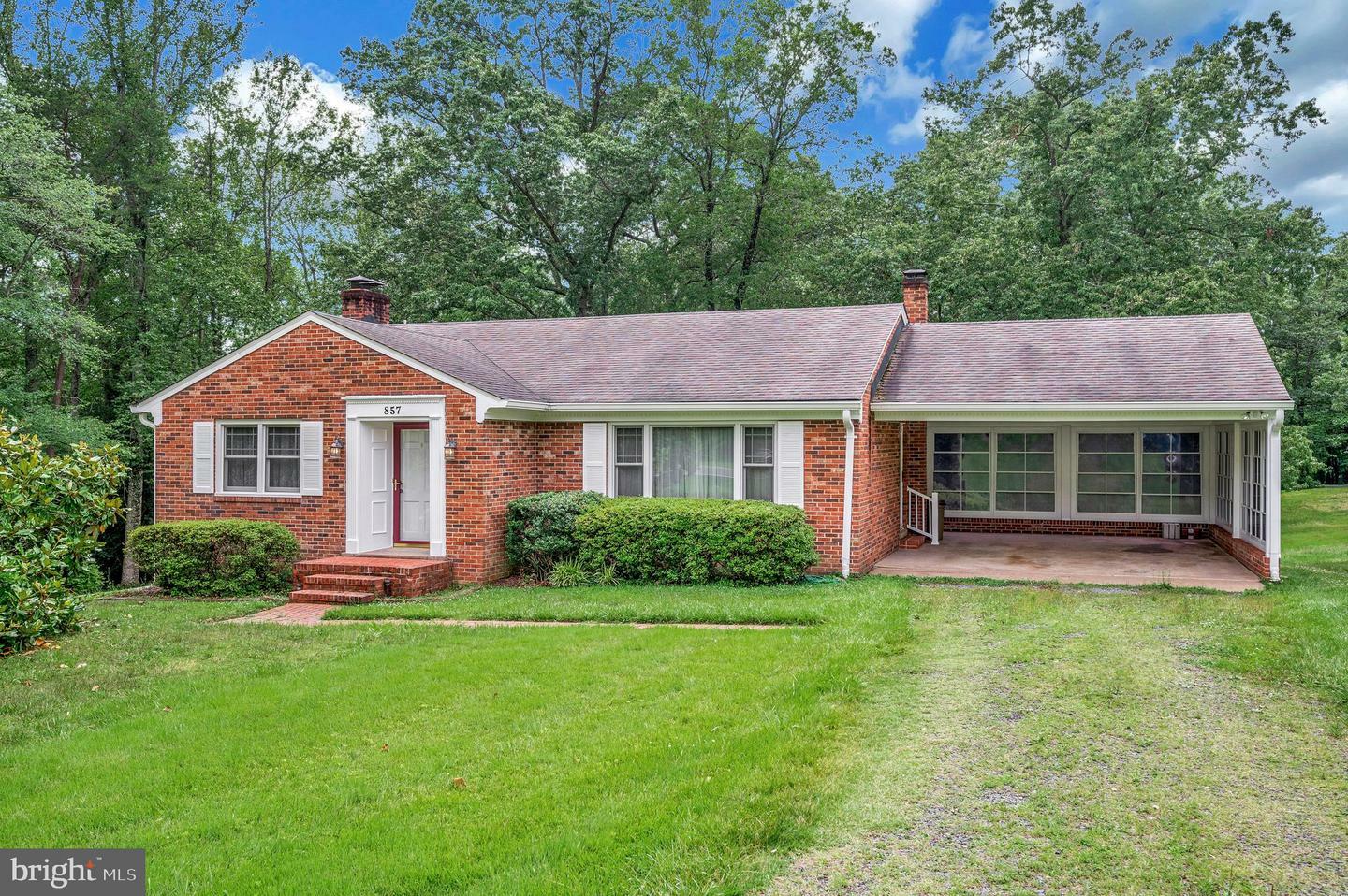 Property Photo: 857 Mountain View Road VA 22406