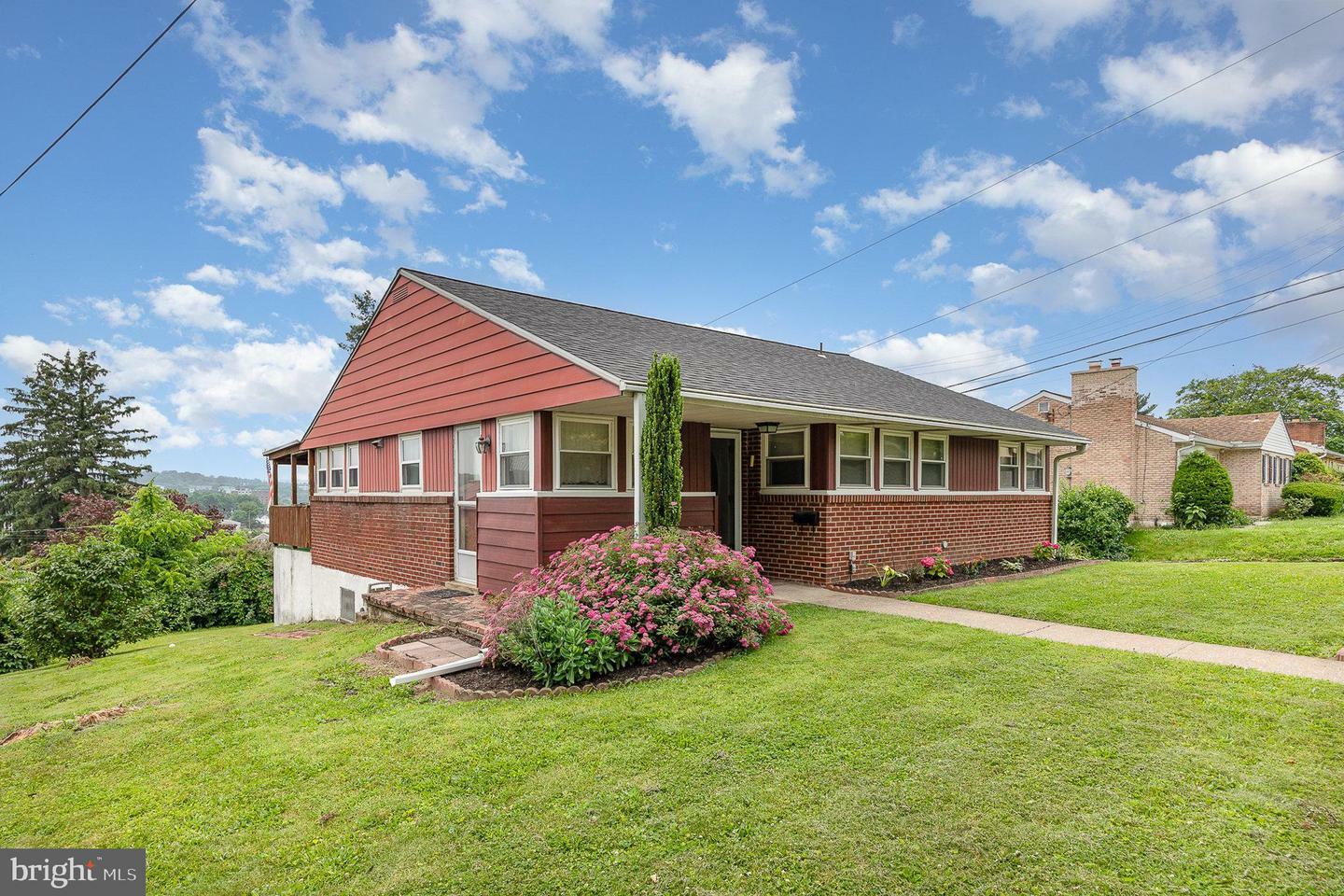 Property Photo: 3011 Greenwood Street PA 17111