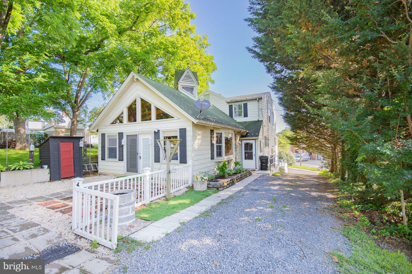 Property Photo: 121 E James Street VA 22601