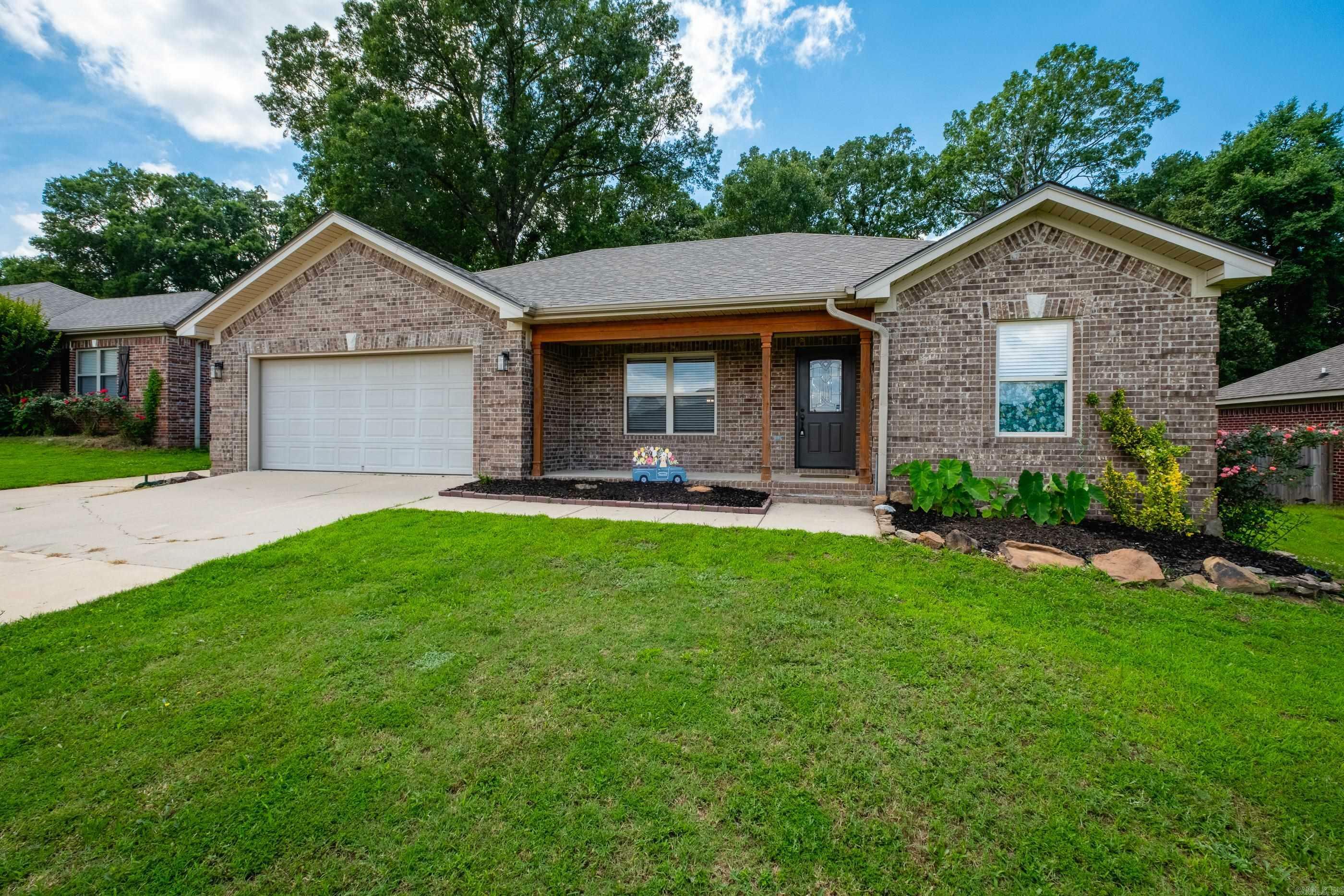 Property Photo: 124 Cross Creek Drive AR 72023