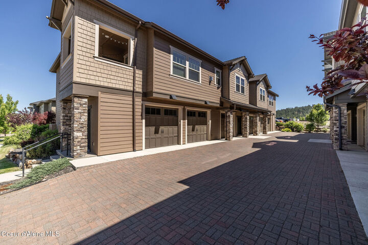 Property Photo:  24493 E Pinnacle Court #D  WA 99019 