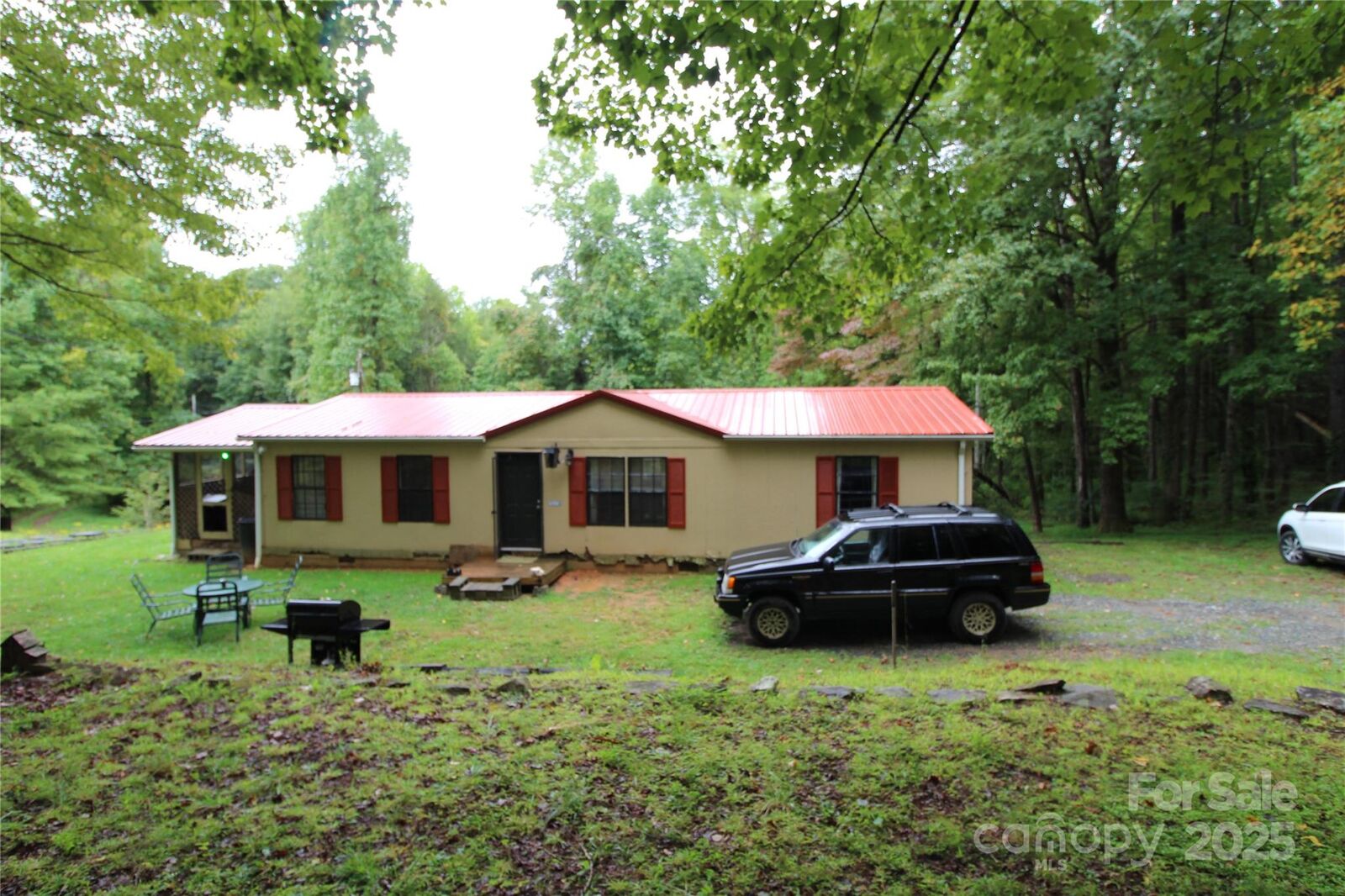 Property Photo:  81 Paradise Run Lane  NC 28611 