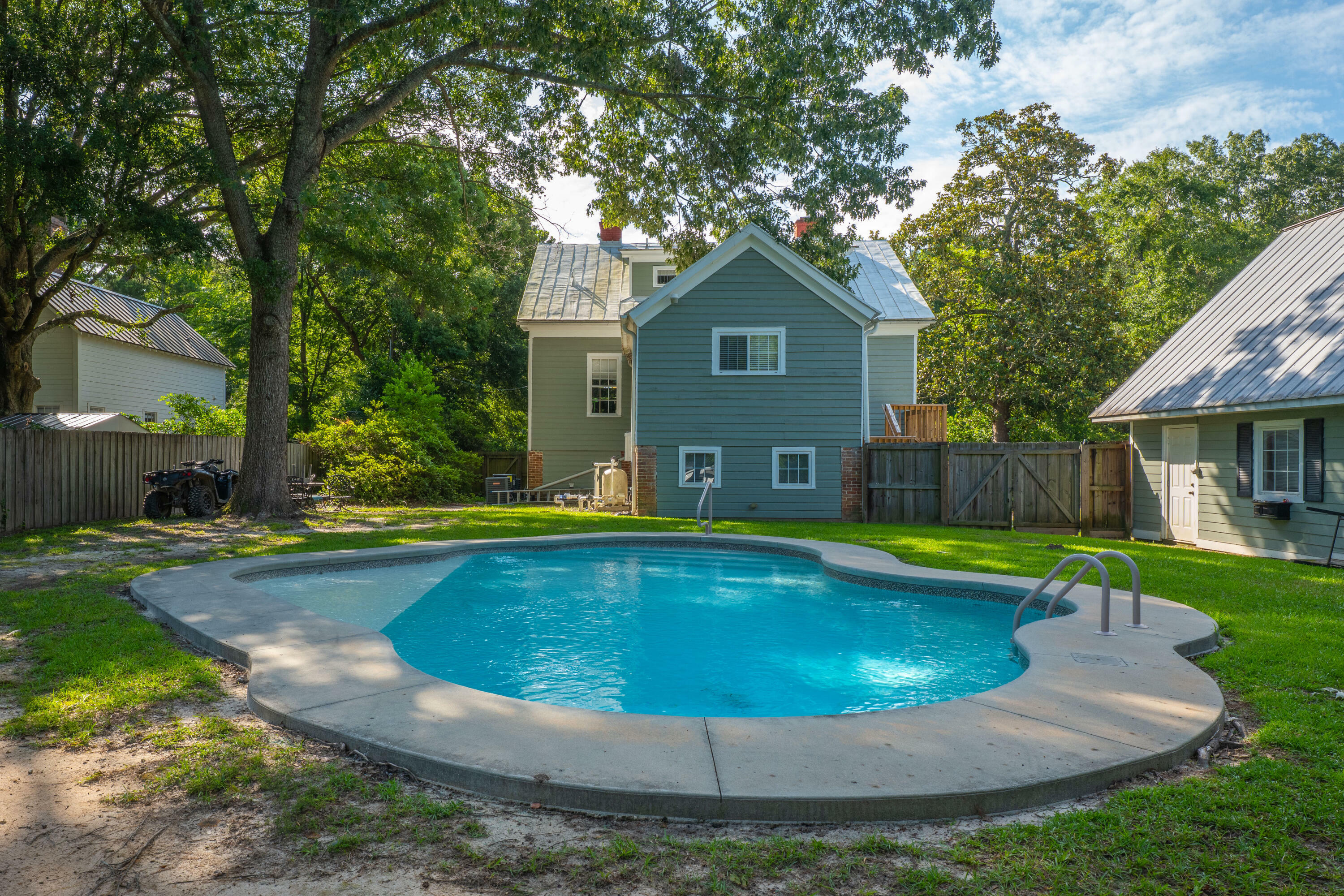 Property Photo: 406 S Gum Street SC 29483