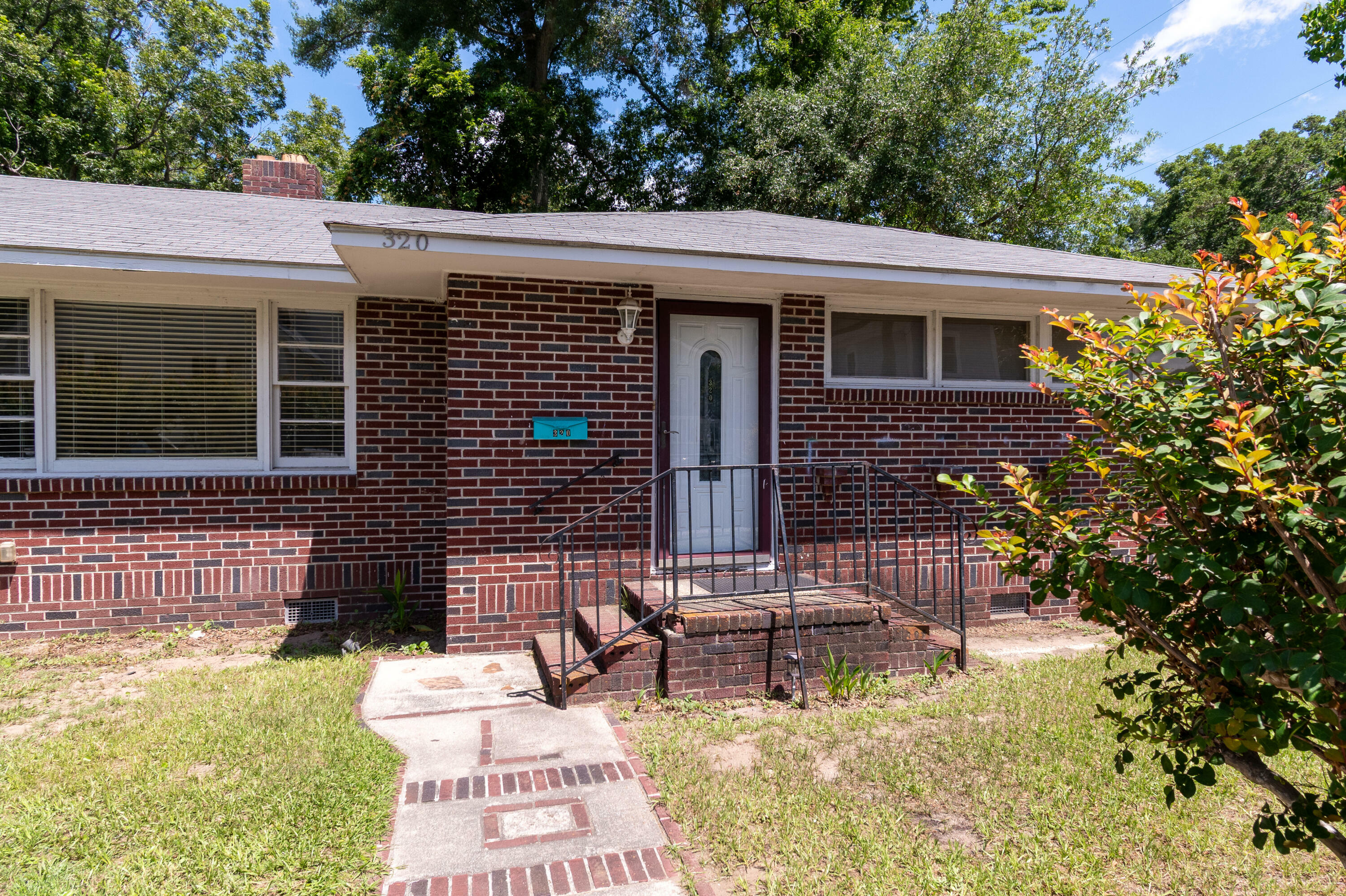 Property Photo:  320 Morrison Street  SC 29464 