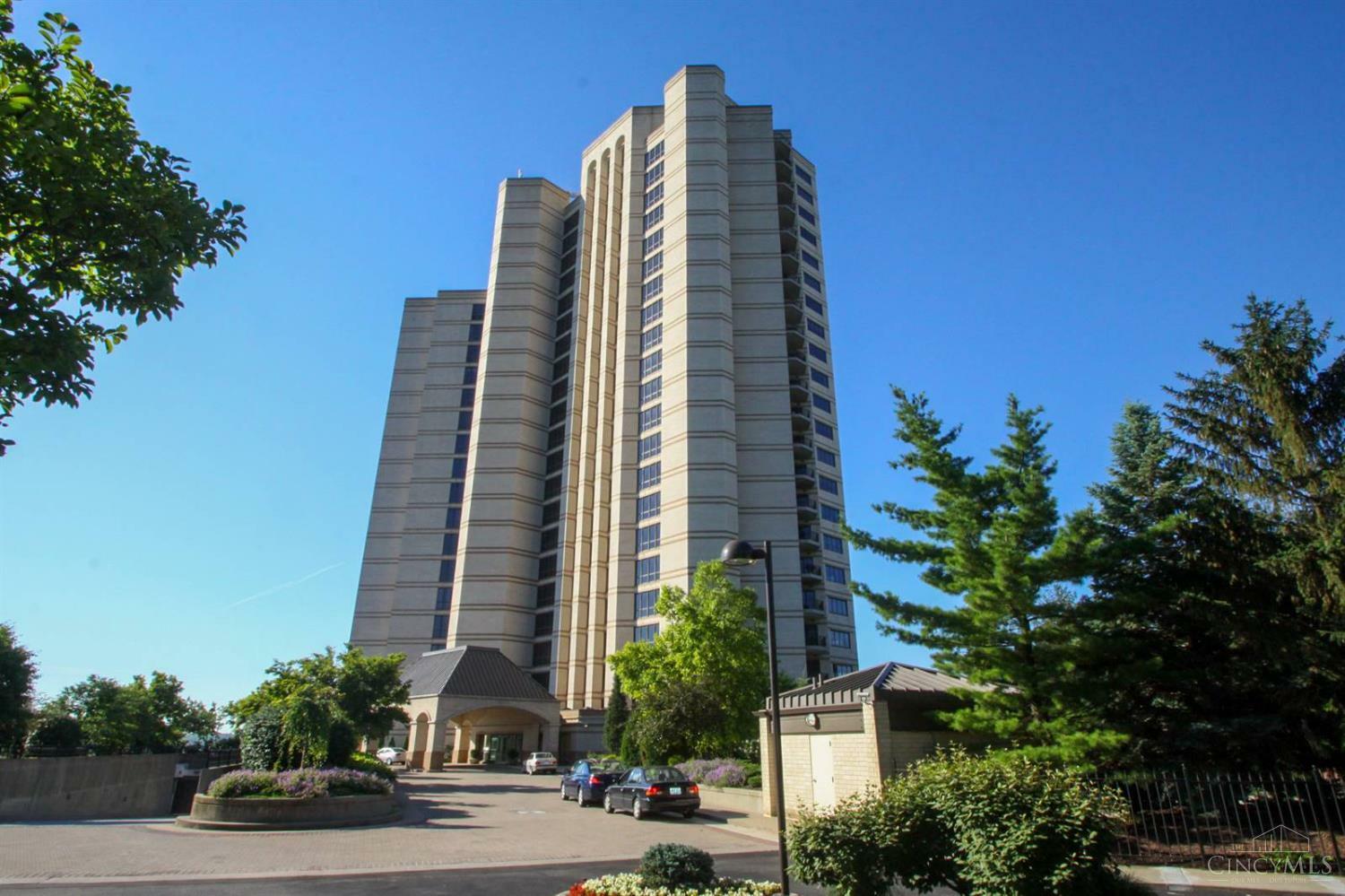 Property Photo: 1201 Edgecliff Place OH 45206