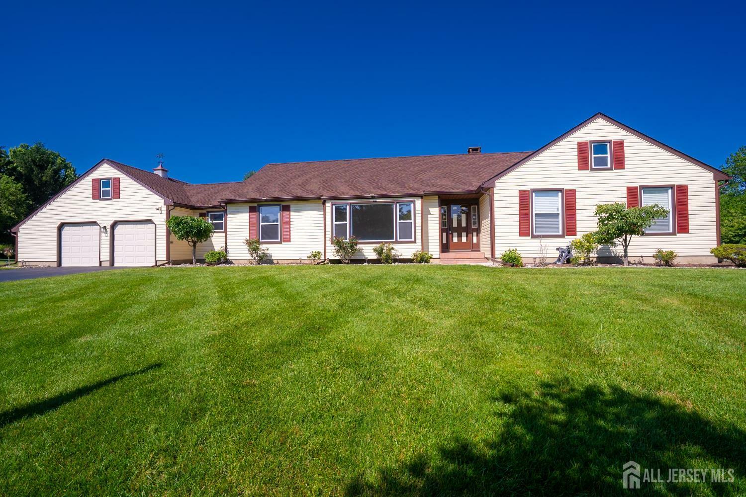 Property Photo: 5 Glengarry Way NJ 08550
