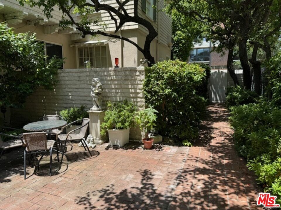 Property Photo: 222 S Spalding Dr CA 90212