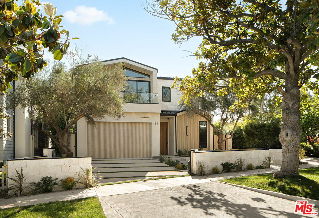 Property Photo: 315 S Gretna Green Way CA 90049