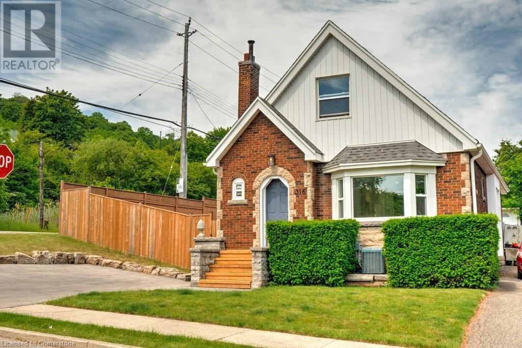 Photo de la propriété: 316 Houghton Avenue South ON L8K 2N3