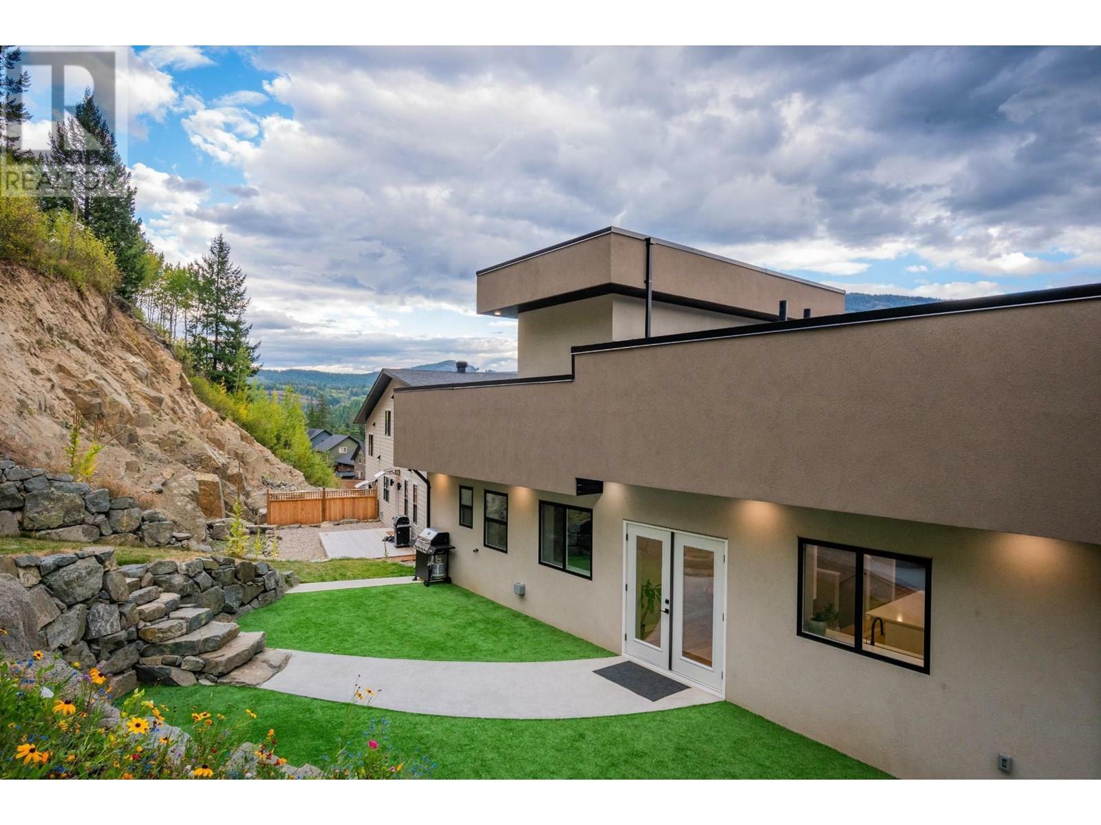 Property Photo: 934 Redstone Drive BC V0G 1Y0