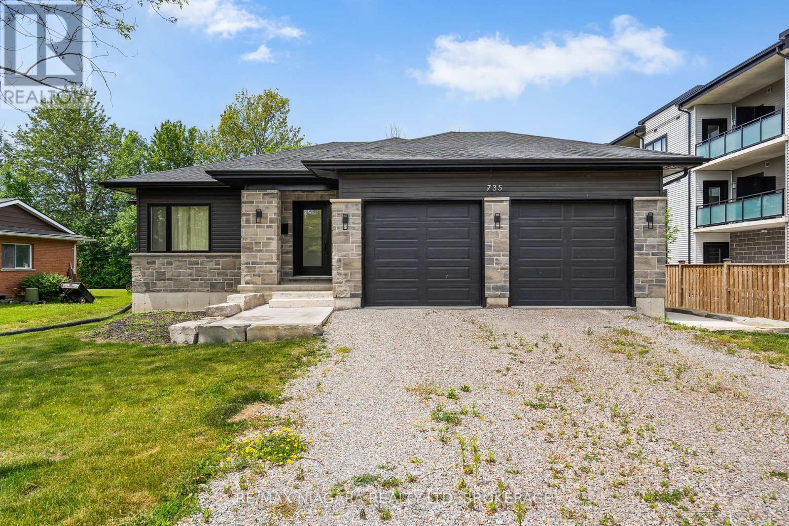 Property Photo: 735 Crescent Street ON L2A 4R6