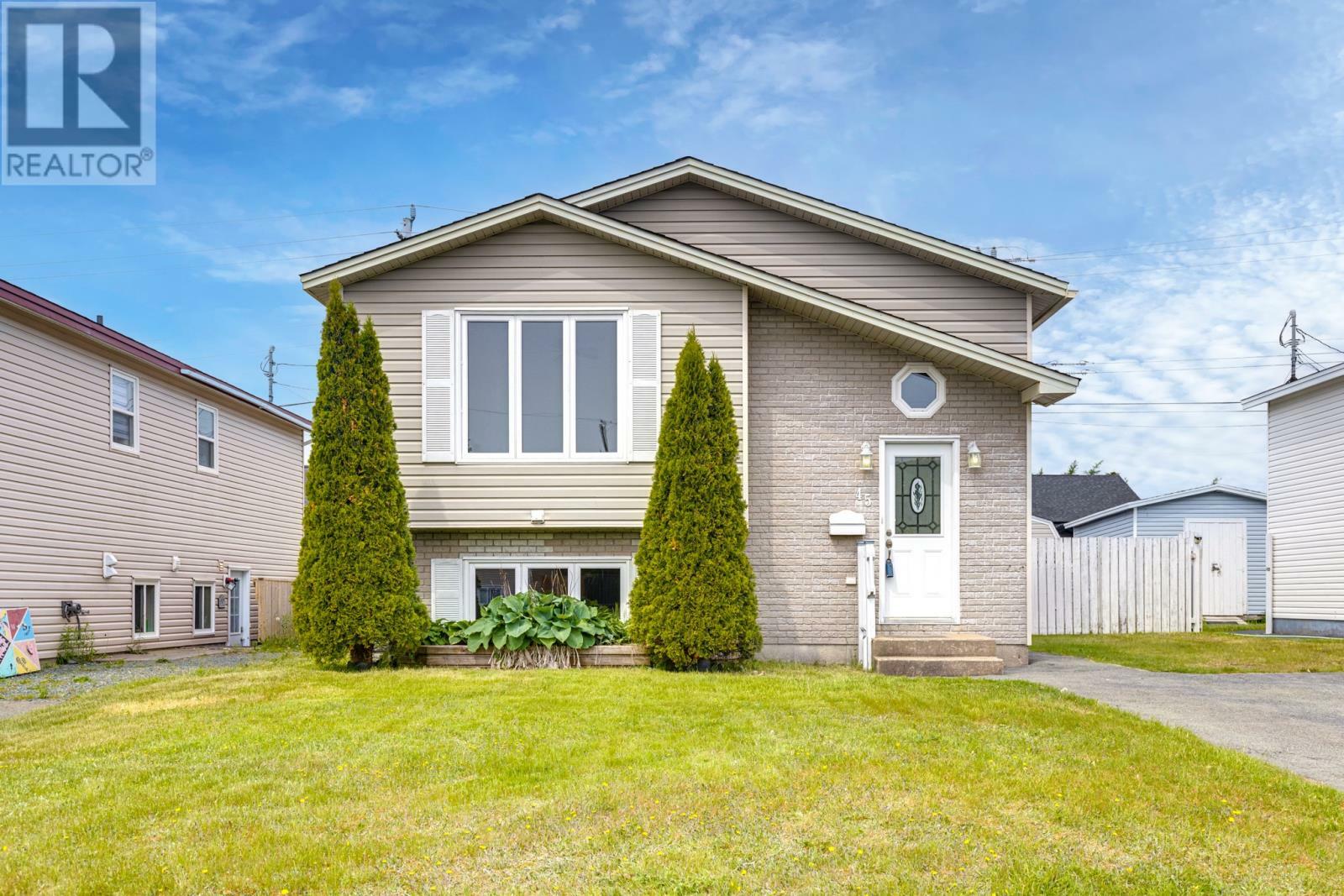 Photo de la propriété: 45 Frontenac Avenue NL A1N 4Z4