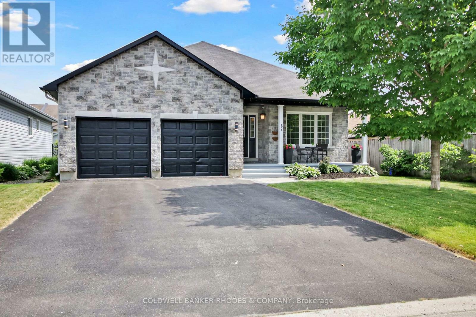 Property Photo: 32 Johanna Street ON K0A 1A0