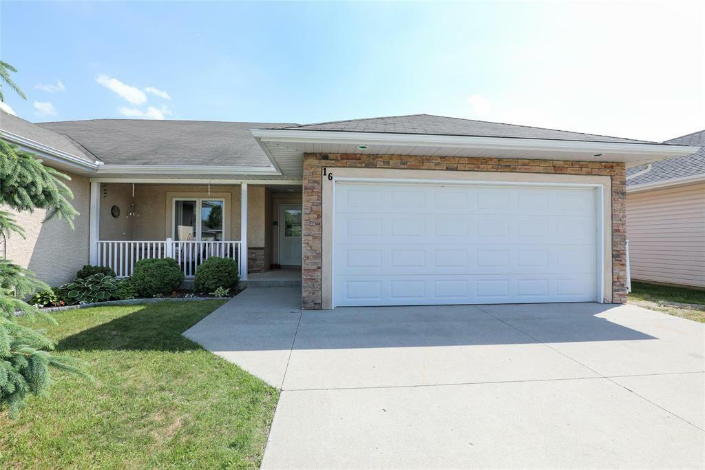 16 Pleasant Drive  Steinbach MB R5G 2J6 photo